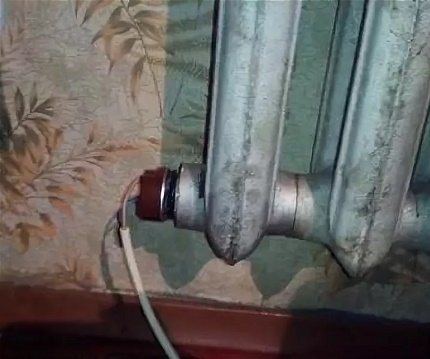 Чугунен радиатор за отопление с вграден нагревателен елемент