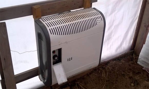 За отопление на оранжерията може да се използва конвектор, работещ на втечнен газ