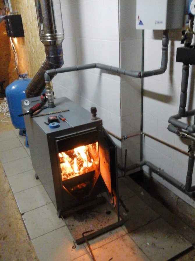 Отопление на дърва у дома, монтаж на котел за отопление на твърдо гориво, монтаж на тръби и отоплителни радиатори
