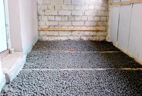 Как да изолираме подовете и таваните с експандирана глина или шлака