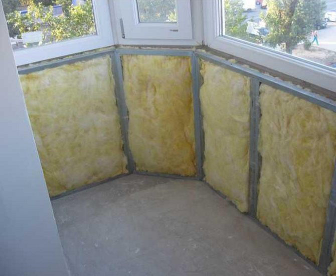 снимка на изолация на балкон с минерална вата