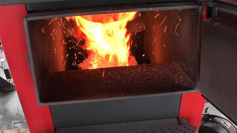 Въглища, дърва за огрев, горивни брикети: как да се затопли котел на твърдо гориво