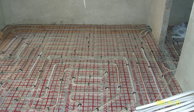 Водни топлоизолирани подове от гъвкави неръждаеми тръби
