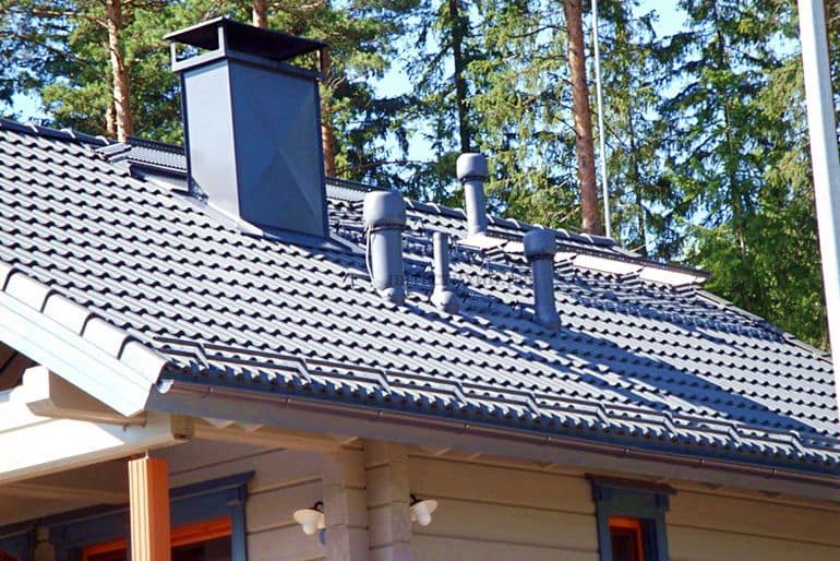 Височината на вентилационната тръба над покрива на частна къща