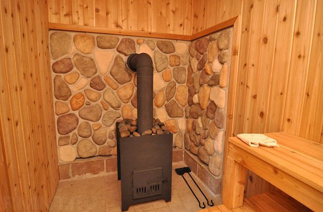 Защита на дървена стена от печка